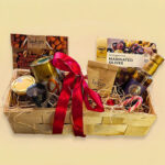 Mediterraner Feinkostkorb - Rote Schleife